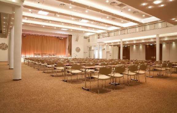 Art-Invest_Köln_HotelHanseatscherHof_Ballsaal.jpg  